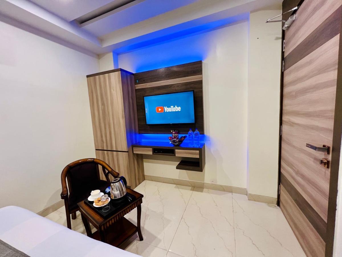 Hotel Apple Inn & Suites, New Delhi Exterior photo